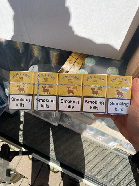 Мікроавтобус повний "лівих" сигарет і алкоголю "стопорнули" в Закарпатті 