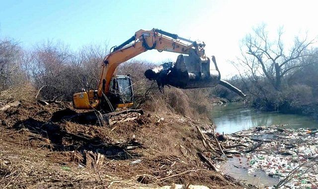  45-метрову сміттєву пробку виявили в гірській річці на Закарпатті 