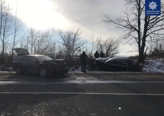 Авария в Закарпатье: Столкновение лихачей двух авто не обошлось без травм 
