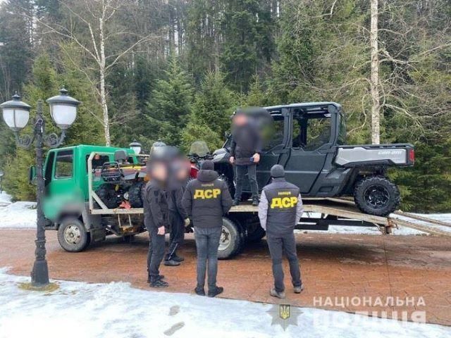 Силовики провели обыски на даче Медведчука "Медвежья дубрава" в Закарпатье