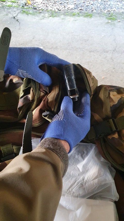 "Вооруженную" мукачевку поймали на КПП Дзвинкове в Закарпатье