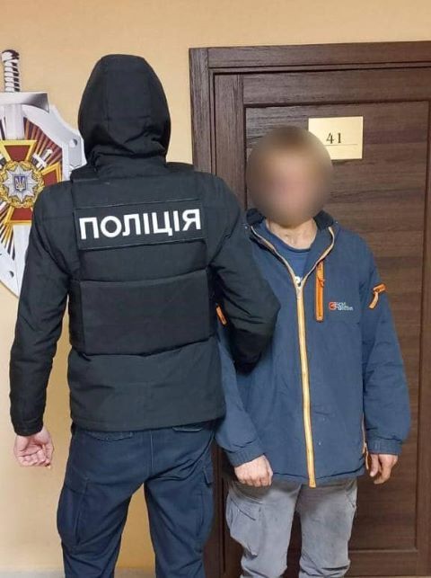Банда розбійників пограбувала чоловіка на проспекті в Ужгороді