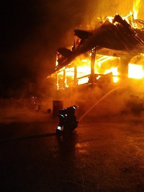 От отеля депутата райсовета в г.Воловец осталась груда пепла: Огнем было охвачено 300 кв.м 