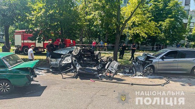 Смертельная авария в Запорожье: Пьяный на BMW смял 5 авто и вылетел на людей