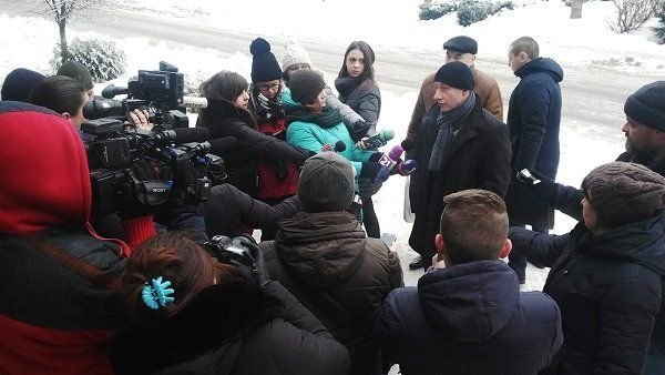 Иштван Цап пообщался с журналистами возле прокуратуры
