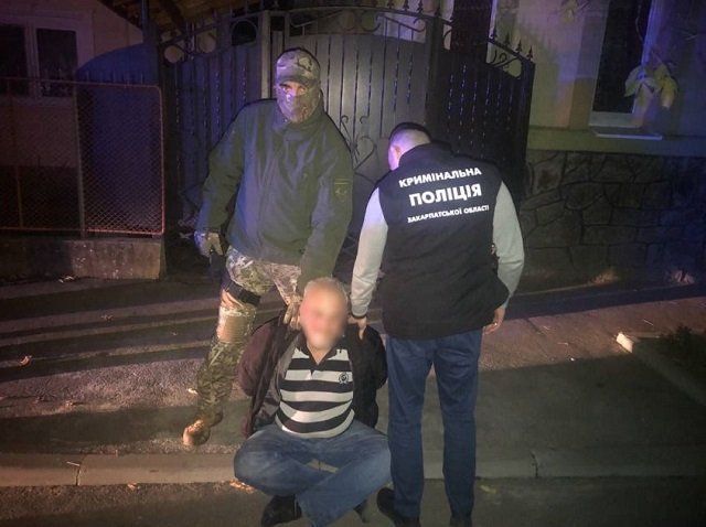Закинули гранату во двор: В Закарпатье "раскрутили" покушение на убийство