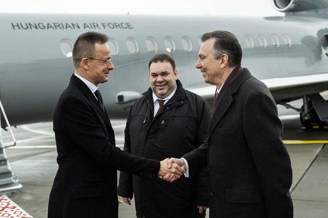 Министр иностранных дел Венгрии прилетел в Минск, чтобы говорить о мире в Украине 