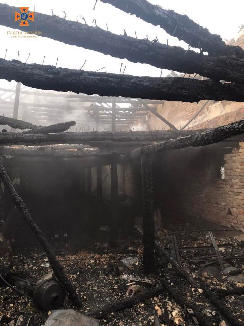 Пожар случился в фермерском хозяйстве в Закарпатье - сгорело 80 тонн зерна