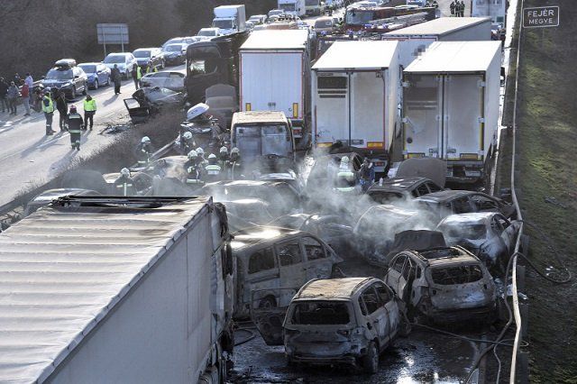 В Венгрии ужасное ДТП, столкнулись 42 авто, десятки людей ранены