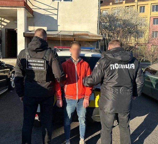 На границе со Словакией задержали 20-летнего стартапера с уклонистами-клиентами