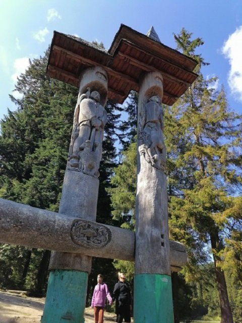 Скульптура "Синь и Вир" - озеро Синевир, Закарпатье