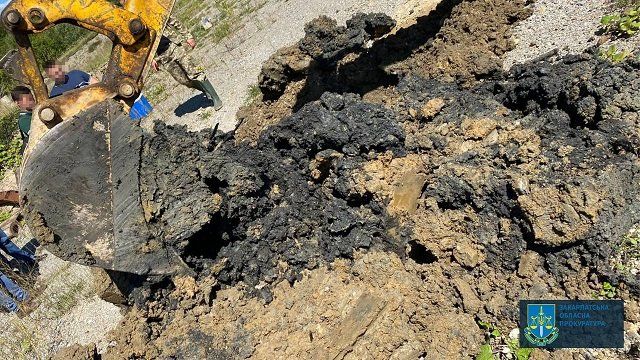 В Закарпатье отравили землю нефтешламом на 34 миллиона гривен