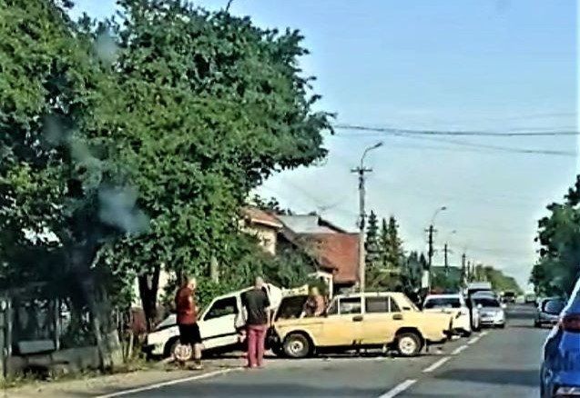 Серьезное ДТП в Закарпатье: на дороге не разминулись две легковушки
