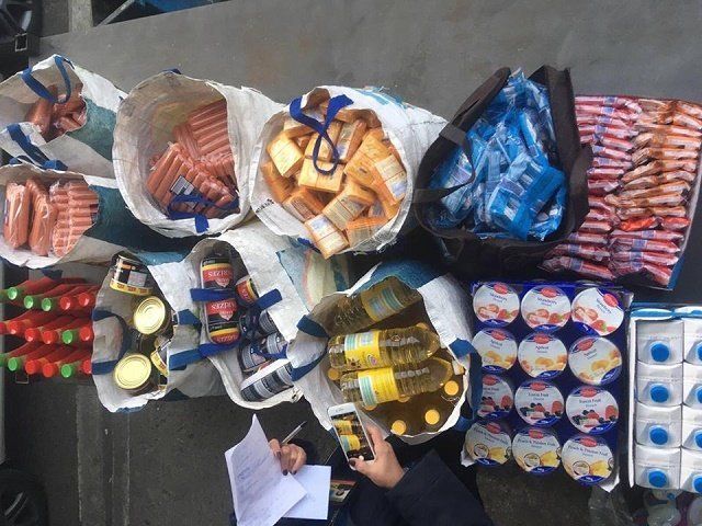 На КПП Тиса таможенники конфисковали продукты: Мужчина в десятки раз превысил нормы ввоза продуктов питания