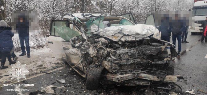 У страшному ДТП на автобані Чоп-Київ не розминулися три автомобілі