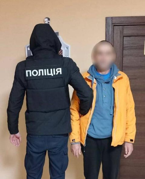 Банда розбійників пограбувала чоловіка на проспекті в Ужгороді