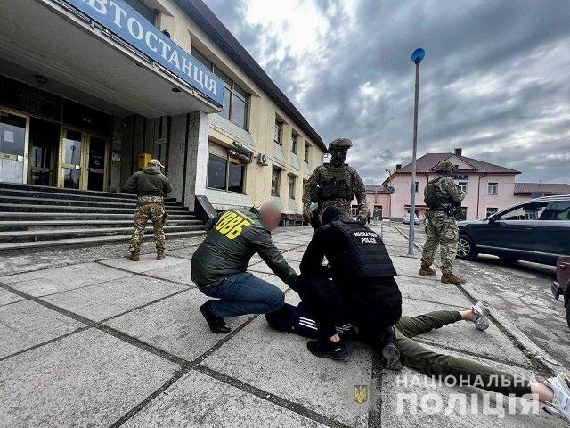 На автовокзале в Закарпатье задержали организатора канала переправки