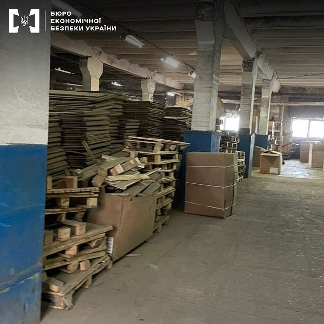 1,6 млн. пачек безакцизных сигарет нашли на известной табачной фабрике на Львовщине 