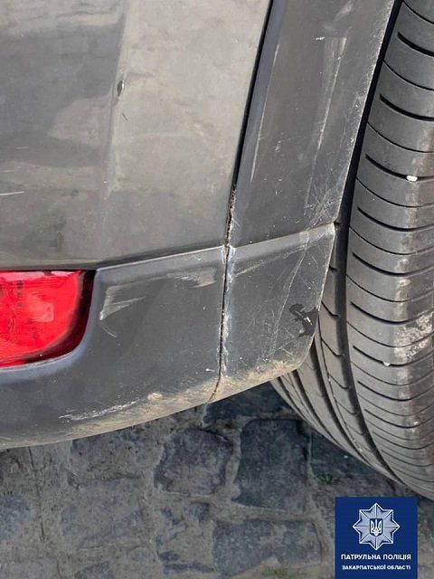 ДТП в Ужгороде: "Шумахер" на Nissan въехал в Mazda и скрылся 