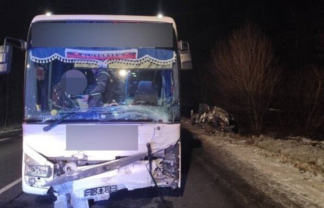 Умерли моментально: Украинец с пассажиркой разбился насмерть недалеко от Кошице