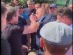 В Закарпатье главу РГА во время митинга ударили по лицу
