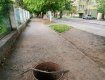 На вулицях в Ужгороді люди провалюються у каналізаційні "дірки"