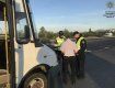 Патрульні поліцейські Закарпаття проводять перевірку пасажирських перевезень