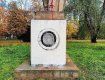 В "стиралку" превратил постамент памятника советским солдатам активист в Чехии