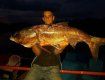 В Закарпатье местный житель похвастался громадной рыбой: Пользователи соцсети усомнились