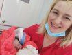 Опасные роды: В Закарпатье 25-летняя женщина стала мамой 8-й раз