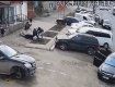 Вырубили и ограбили: В Одессе днем у мужчины посреди улицы украли сумку с $3000