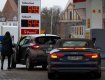 Еврососеди Украины тарятся дешевым бензином в Венгрии и Польше