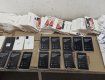 Іномарка на українсько-угорському кордоні приховувала купу мобільних "подарунків"