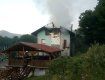 В Закарпатье бушующий огонь охватил гостинично-ресторанный комплекс 
