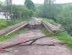 В Закарпатье из-за резкого поднятия воды Латорица разрушила мост