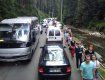 В Закарпатье — огромная очередь из автомобилей к "Морскому глазу"