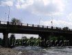 "Зеленая зона" постепенно разрушает мост в Ужгороде