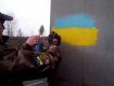 Грузовики, в которых замечена символика России, красят в цвета украинского флага