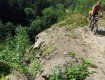 ЧП на Закарпатье: собирая ягоды, мужчина упал с горы в пропасть