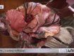 Ужгородская мастерица изготавливает декоративные розы, сакуры и магнолии