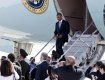 Обаму в Китае оставили без трапа в аэропорту
