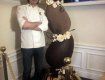 Известный ужгородский кондитер изготовил шоколадную скульптуру к Пасхе