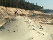Мужчину и женщину завалило песком слоем в несколько метров