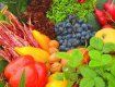 Нейтрализовать вредные вещества помогает клетчатка, которая содержится в большинстве овощей и фруктов.