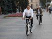В Харькове Добкин и Кернес приехали на работу на велосипедах