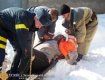 В Закарпатье спасатели вытаскивали из колодца мужчину
