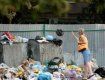 Коммунальщики Ужгорода уже не в состоянии вывезти весь мусор