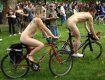 В Новой Зеландии велосипедисты катаются голыми