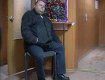 Ввкладчик приковал себя наручниками в отделении банка "Укрпром" в Харькове.