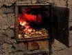 Иршавский район: 12-летняя девочка получила ожоги, разжигая огонь в печи